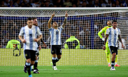 Superb Martinez strike gives Argentina 1-0 win over Peru