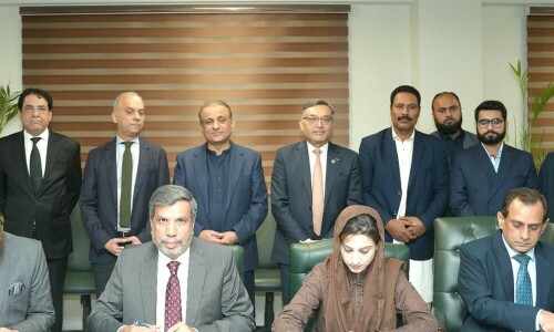 سروسز انٹرنیشنل ہوٹل کی نجکاری مکمل، معاہدے پر دستخط سروسز انٹرنیشنل ہوٹل کی نجکاری مکمل، معاہدے پر دستخط