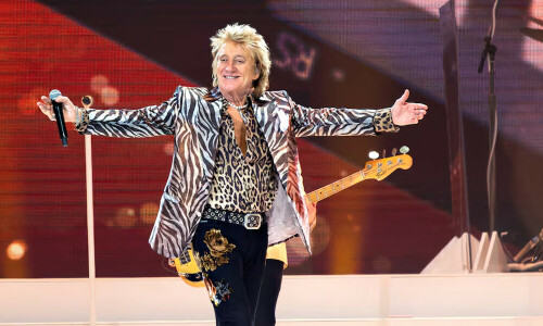 Rod Stewart to play legends slot at Glastonbury next year