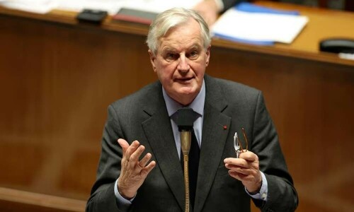 Over 50% of French people want government to fall, survey finds
