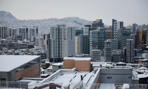 South Korea battles second day of heavy snow; four dead