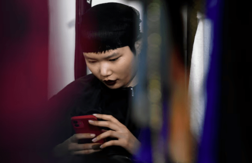 Gen Z loves the convenience of mobile shopping this Thanksgiving