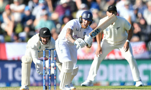 England lose three early wickets after dismissing NZ for 348