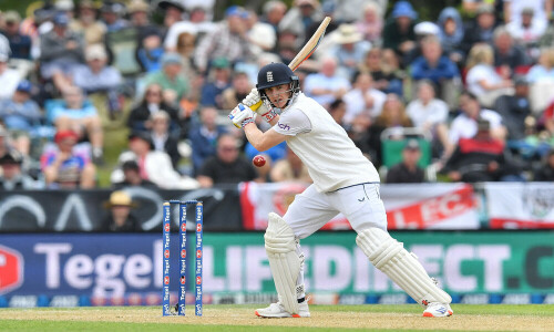 NZ clinging on in Christchurch after England&rsquo;s Brook hits 171