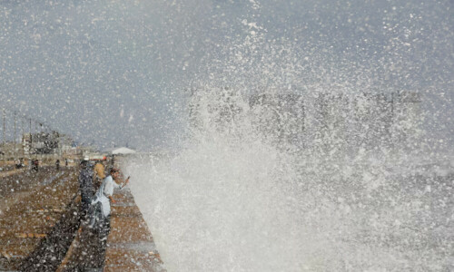 Schools shut as heavy storm approaches India coast