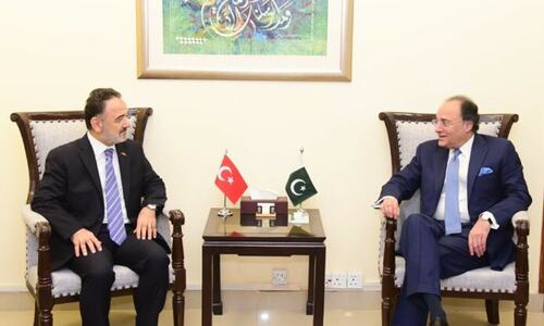 Aurangzeb invites Turkish firms for JVs