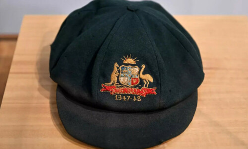 Cricket legend Bradman&rsquo;s &lsquo;baggy green&rsquo; cap could fetch $260,000