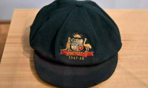 Bradman ‘baggy green’ cap sells for $250,000 at auction Bradman ‘baggy green’ cap sells for $250,000 at auction