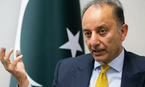 Pakistan defers LNG contract with Qatar for a year, petroleum minister says
