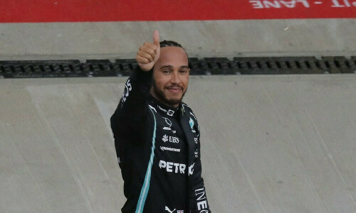 Hamilton bids farewell to Mercedes as Ferrari vie for title
