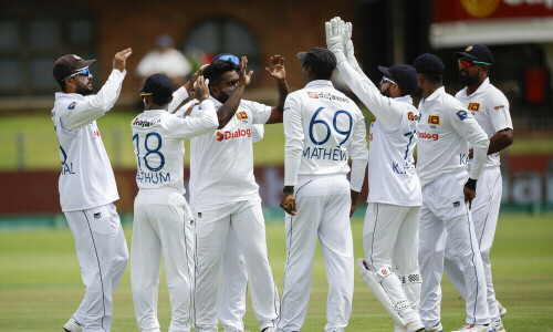 South Africa fight back after losing early wickets to Sri Lanka