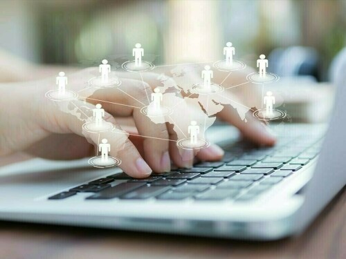 وزارت تعلیم کو 2 لاکھ کروم بکس خریدنے کی اجازت