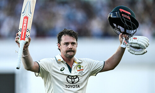 Australia zero in on victory over India after Head crunches 140