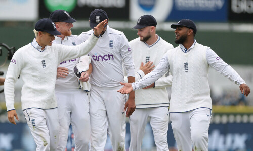 England secure dominant victory in second Test to win series