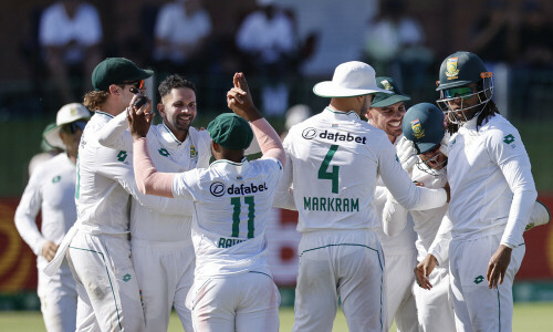 South Africa overpower Sri Lanka to sweep series