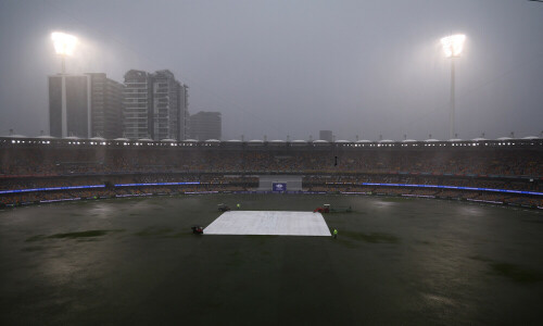 Rain halts third Australia v India Test
