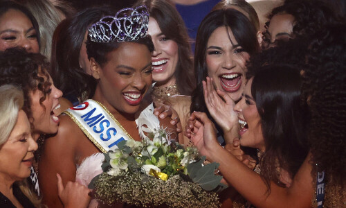 Oldest Miss France clinches crown, aged 34