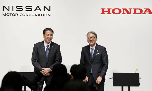 Honda, Nissan move to closer tie-up as competition intensifies, source says