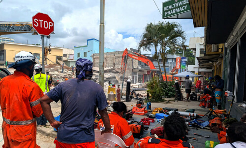 Vanuatu earthquake death toll rises to 14 as rescuers search for survivors