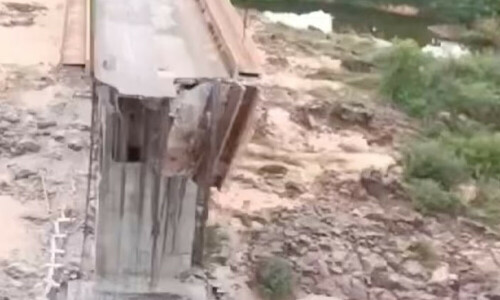 Brazil bridge collapses, spilling sulfuric acid into river