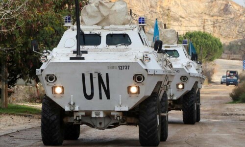 Lebanon PM, UN peacekeepers call for accelerated Israeli withdrawal