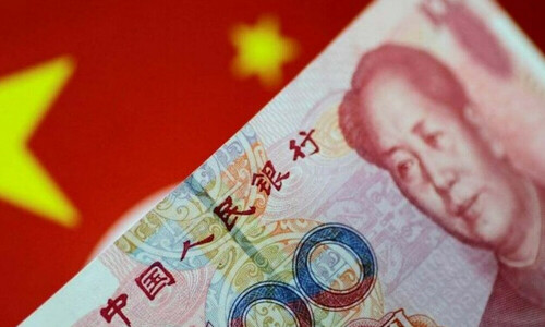 China&rsquo;s yuan nears 13-month low in holiday-thinned trading
