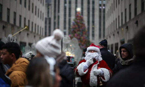Santa Claus global flight to deliver presents underway
