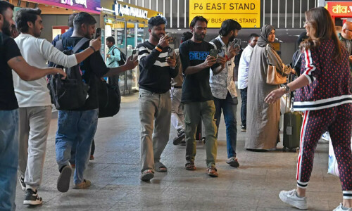 As India&rsquo;s Bollywood shifts, stars and snappers click