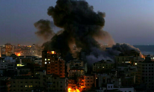 مغربی کنارے کے پناہ گزین کیمپ میں اسرائیلی فوج کی فائرنگ سے 8 فلسطینی شہید