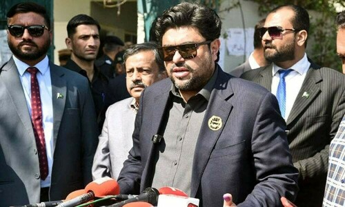 معاشی استحکام کیلئے آرمی چیف سخت محنت کررہے ہیں، گورنر سندھ