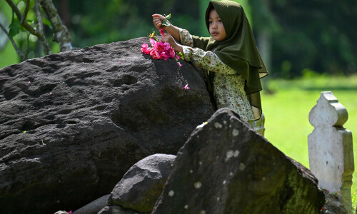 Tears, prayers as Asia mourns tsunami dead 20 years on