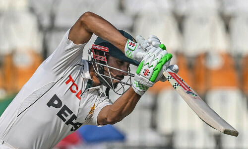 Bowlers bring Pakistan back into first Test in South Africa