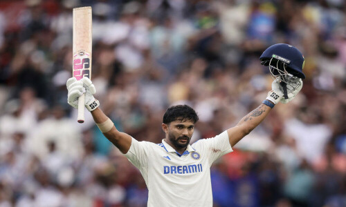 Reddy-made hundred rescues India, lights up MCG