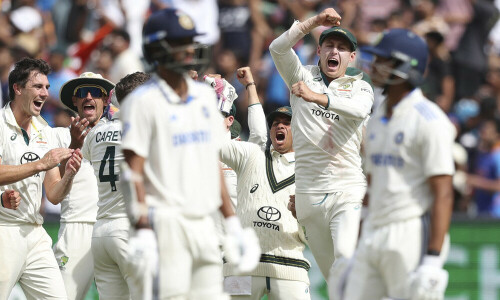 Australia take seven wickets after tea to beat India in Melbourne