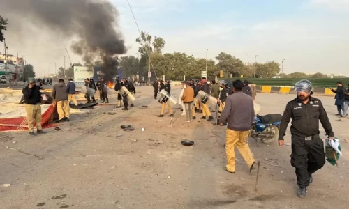 Police disperse protesters at Numaish, Abbas Town after clashes