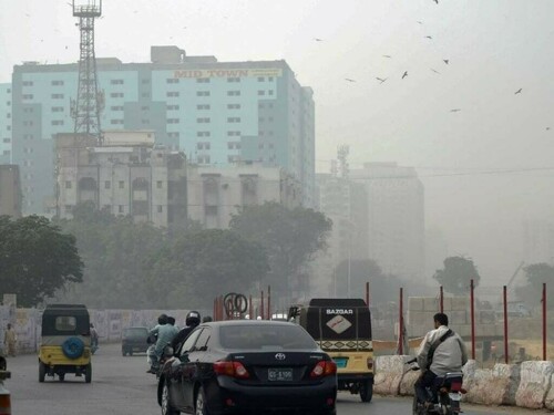 Intense cold wave forecast: Karachi receives first winter shower