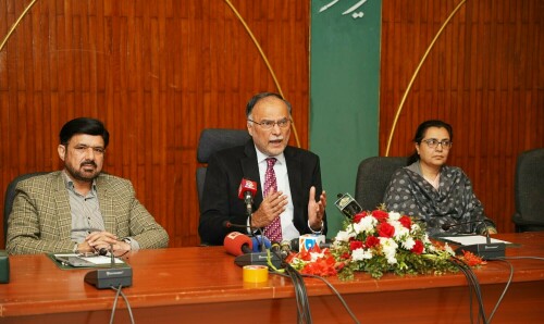 حکومت اپنے معاشی ایجنڈے پر یقین رکھتی ہے، احسن اقبال