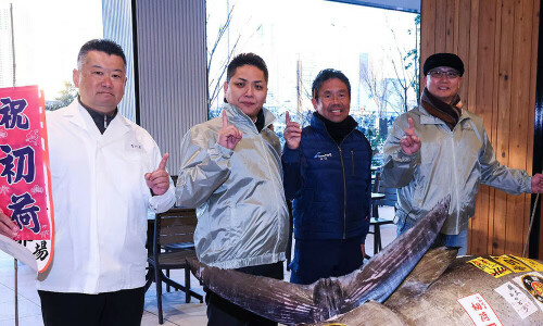 Buyer splashes out $1.3m for Tokyo new year tuna