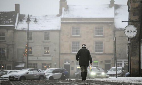 UK airports reopen runways after snow disruption