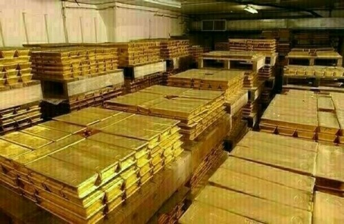 Gold gains as focus shifts to US economic data