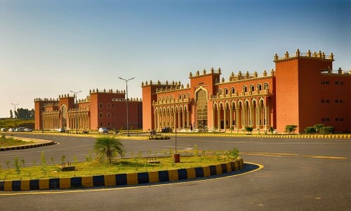 خیبرپختونخوا کی 23 یونیورسٹیوں میں وائس چانسلرز کی تقرری وزیراعلیٰ اور گورنر کے درمیان رسہ کشی کا شکار