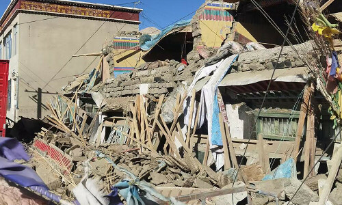 Quake in China&rsquo;s Tibet kills 126 with tremors felt in Nepal, India
