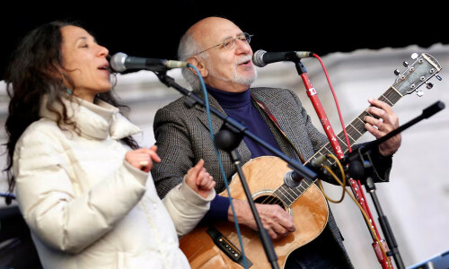 Folk singer Peter Yarrow of Peter, Paul and Mary dies at 86