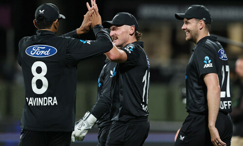 New Zealand crush Sri Lanka by 113 runs in 2nd ODI to win series