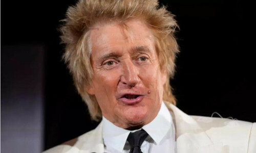 Raspy-voiced hit machine Rod Stewart turns 80