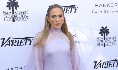 Jennifer Lopez identifies with real-life mom in &lsquo;Unstoppable&rsquo; film