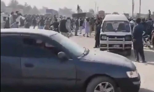 انڈس ہائی وے پر بس اور ٹریلر میں تصادم، 12 افراد جاں بحق