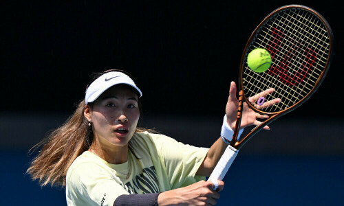 Rusty Zheng Qinwen into second round as Grand Slam tennis, rain return to Melbourne