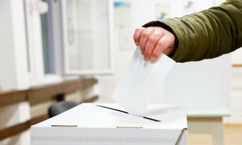 Croats vote for president, with incumbent Milanovic ahead in opinion polls Croats vote for president, with incumbent Milanovic ahead in opinion polls