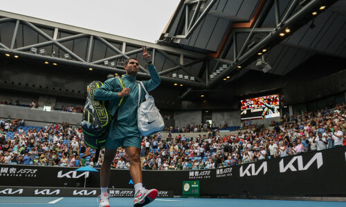 Carlos Alcaraz masters another lefthander in speedy Nishioka win